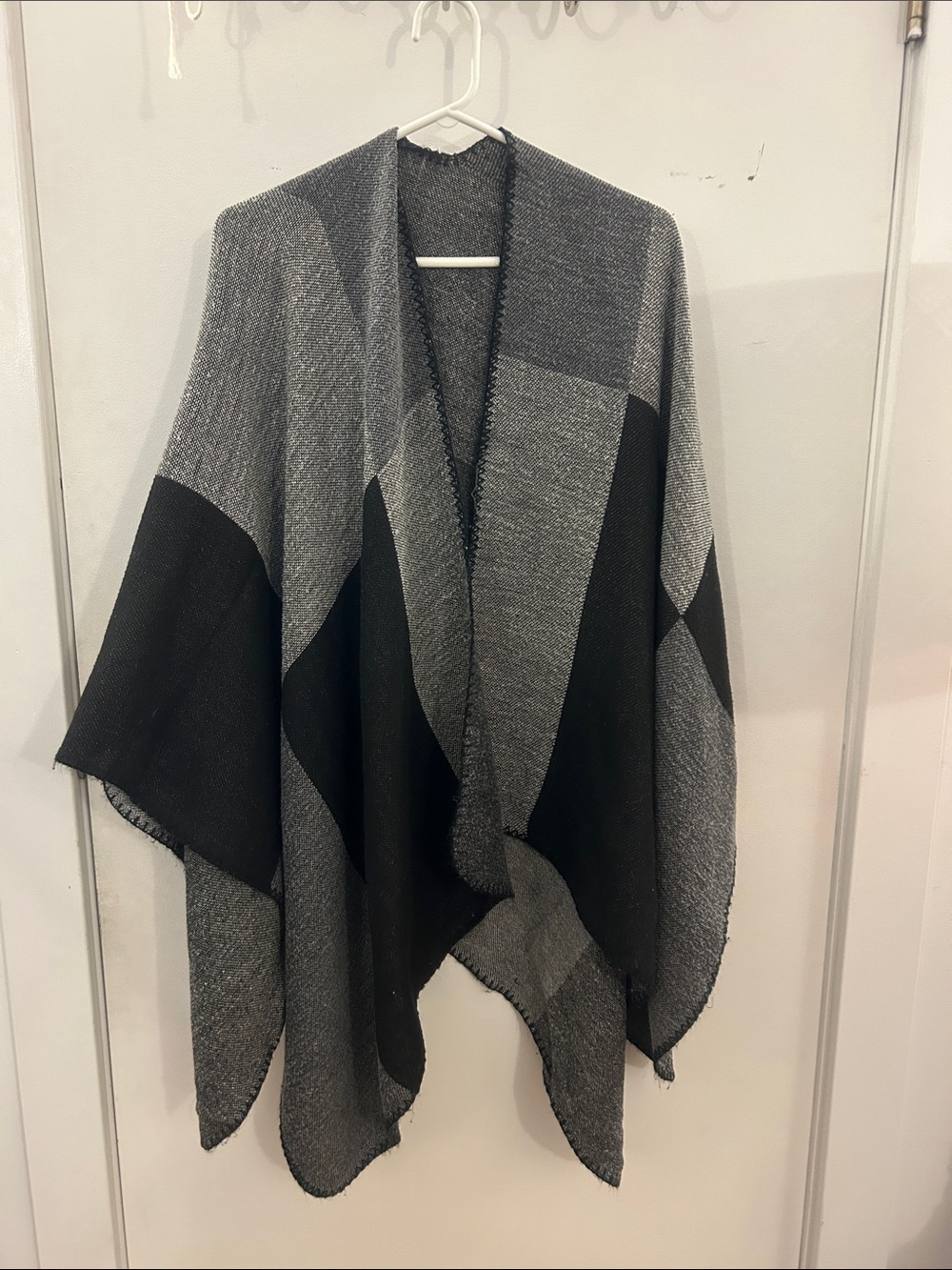 Gray and Black Geometric Open-Front Women's Sweater Wrap